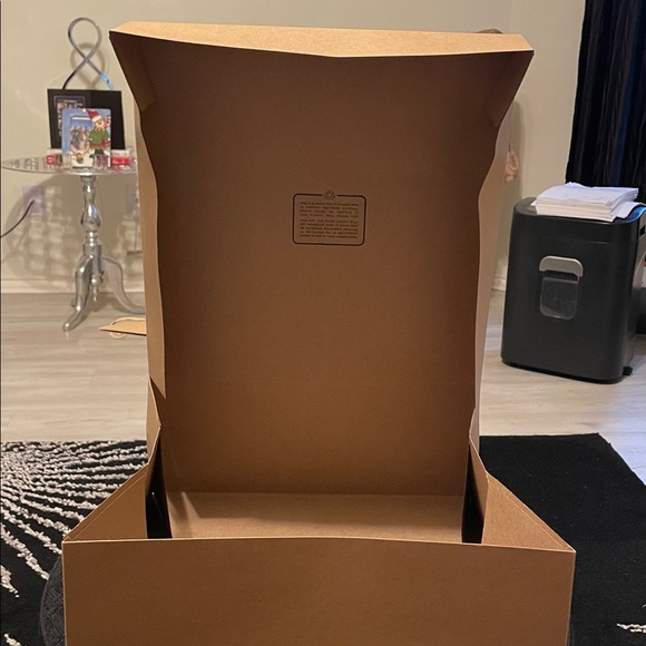 Coach Tan Gift Box - Picture 5 of 6